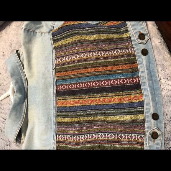 Forever 21 cropped jean jacket - Picture 3 of 4